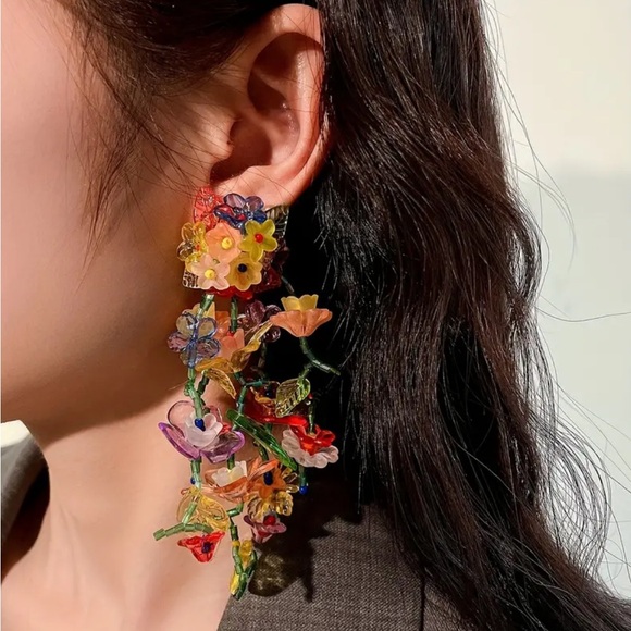 Whimsy_and_Rose Jewelry - Exaggerated Flower Vine Design Dangle Earrings